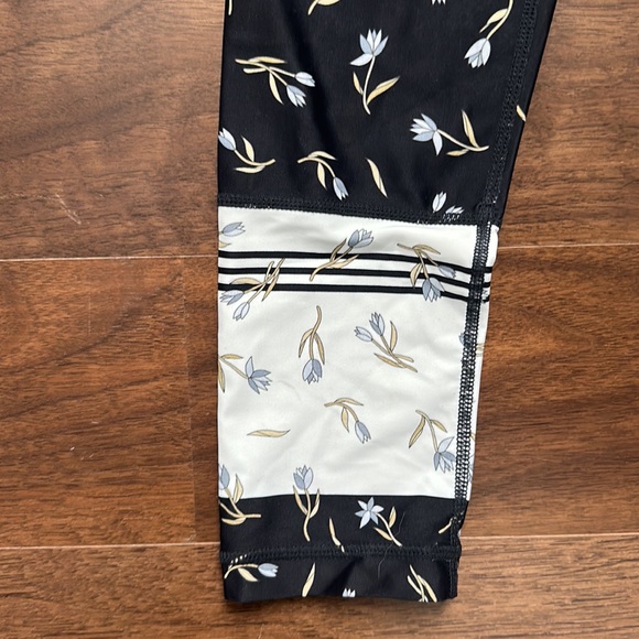 The Upside floral legging - Picture 2 of 4